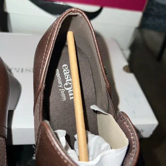 Casual Charm. Brand new, in box, East5th Chocolate ankle boot, 8.5M. Memory Foam - Picture 8 of 11